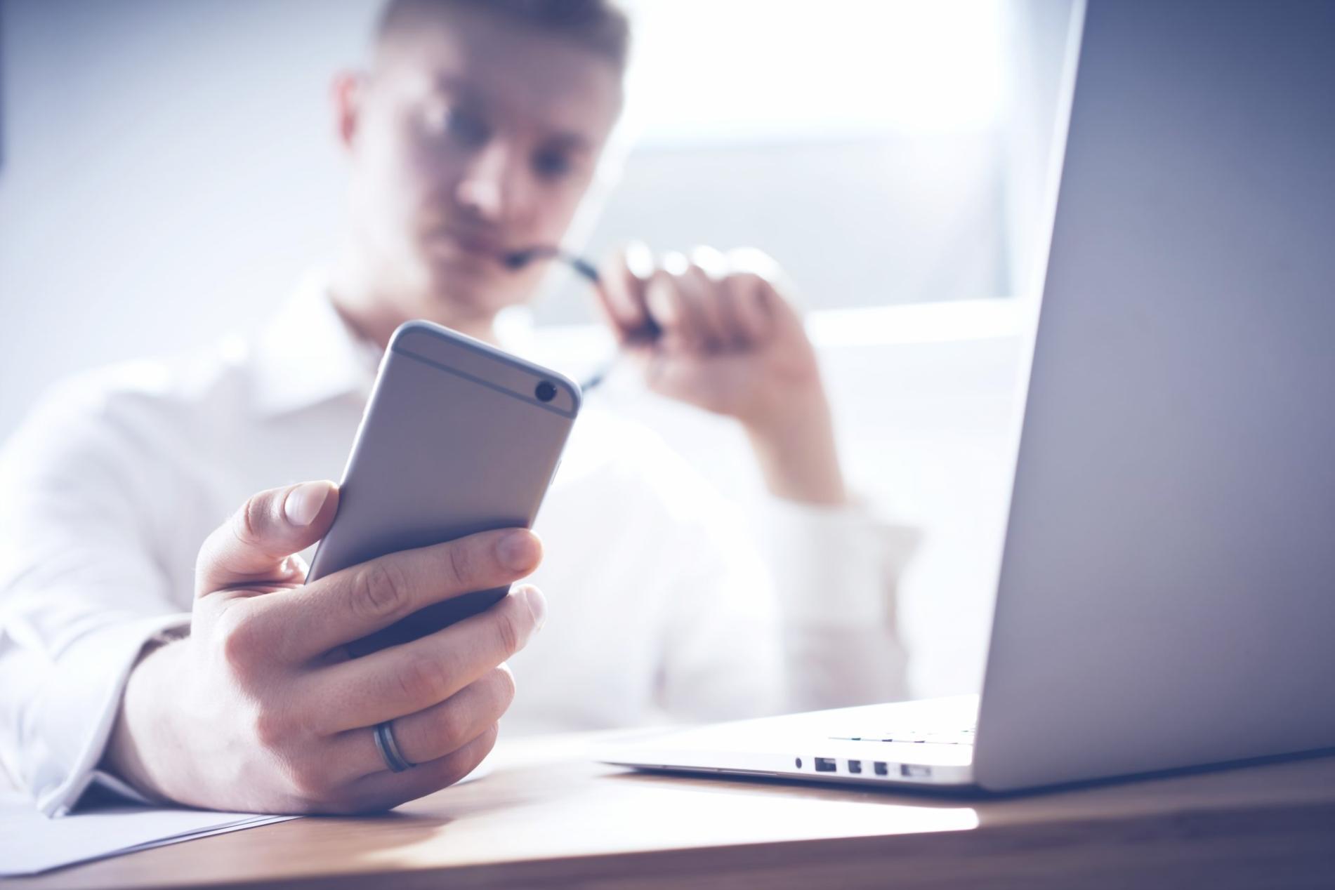 Modern workshop environment with collaborative learning setup